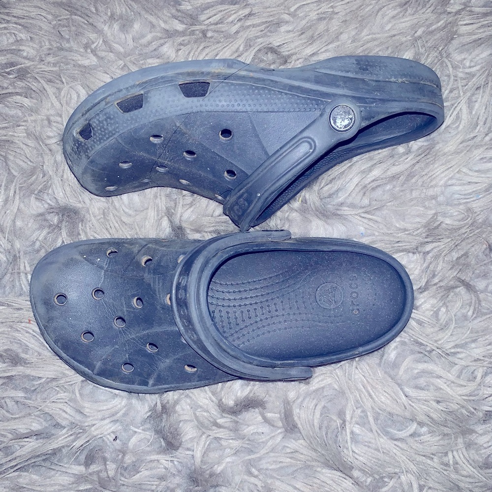 Navy crocs good condition will be cleaned when sent